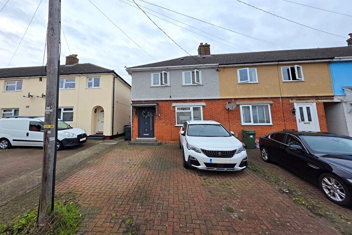 2 Bedroom Semi Detached House For Sale In Hay Lane North, Braintree, CM7