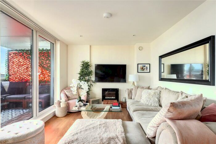 3 Bedroom Flat To Rent In Ward Road, Stratford, London, E15