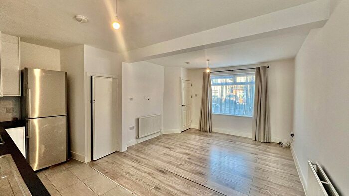 2 Bedroom Semi Detached House To Rent In Rostrevor Gardens, Hayes, UB3