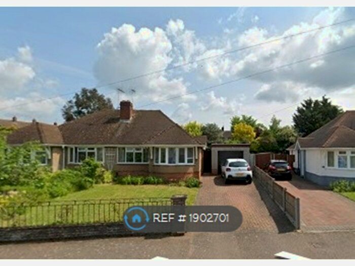 2 Bedroom Bungalow To Rent In George Street, Clapham, Bedford, MK41
