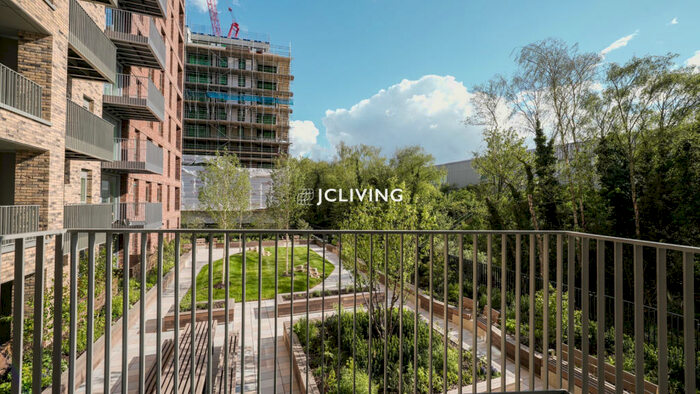 2 Bedroom Flat To Rent In Alingont House. London, N8