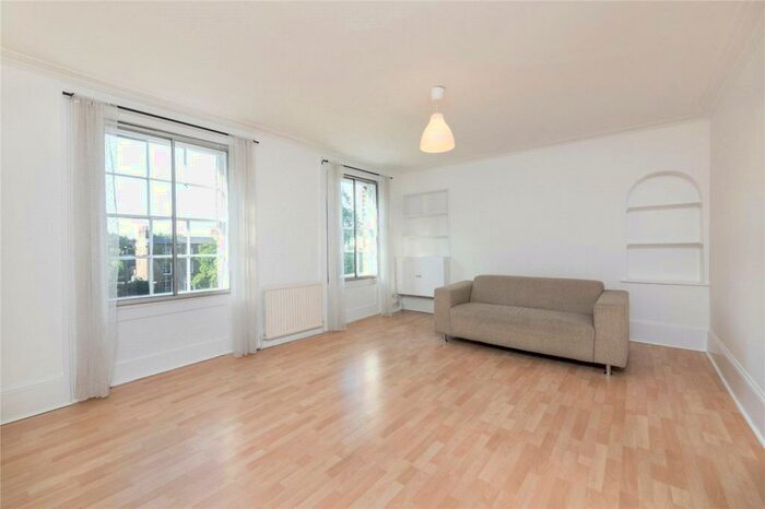 2 Bedroom Flat To Rent In Canonbury Square, Canonbury, Islington, London, N1
