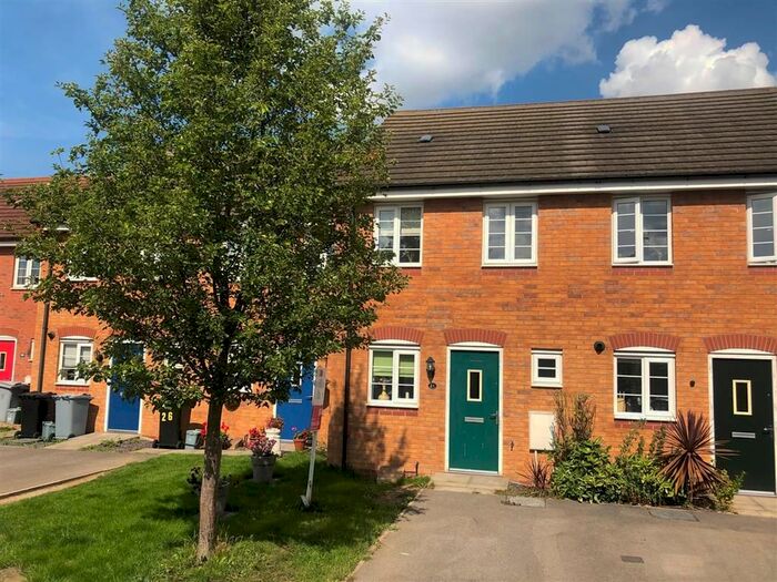 2 Bedroom Town House To Rent In Hathersage Close, Grantham, NG31