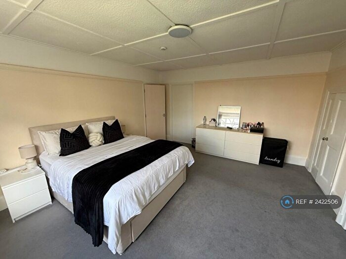 2 Bedroom Flat To Rent In Northcourt Avenue, Reading, RG2