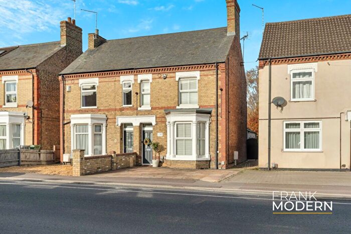 4 Bedroom Semi Detached House For Sale In Oundle Road, Peterborough, PE2