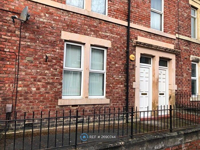 2 Bedroom Flat To Rent In Rodsley Avenue, Gateshead, NE8