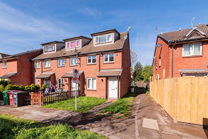 2 Bedroom Maisonette For Sale In Mead Avenue, Langley, SL3