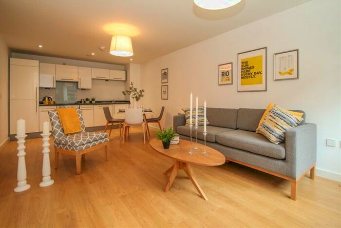 2 Bedroom Flat To Rent In Hudson Court, Broadway, Salford, M50