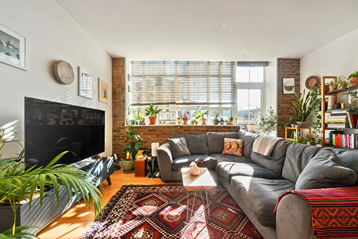 2 Bedroom Apartment For Sale In Peckham Grove, London, SE15