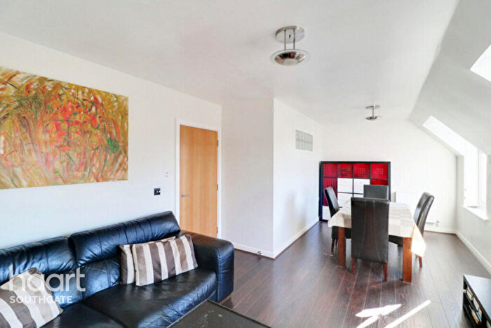 2 Bedroom Apartment For Sale In Trinity Avenue, London, EN1