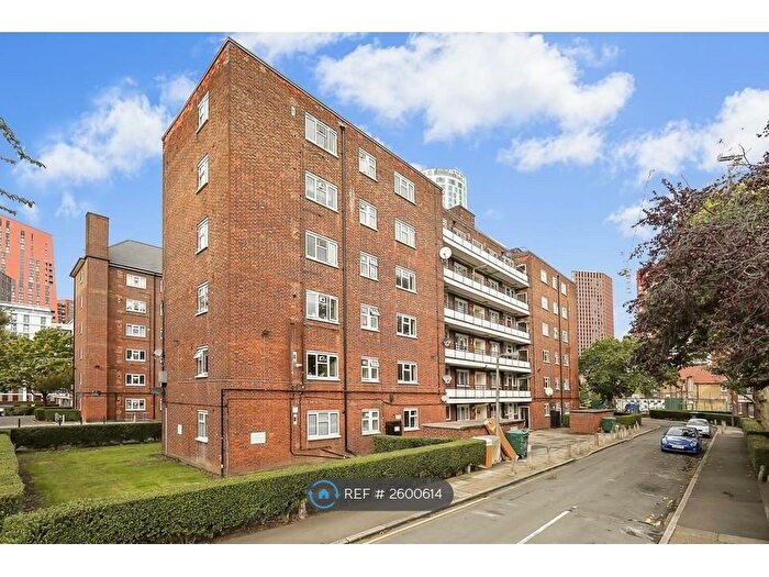 4 Bedroom Flat To Rent In Peter House, London, SW8
