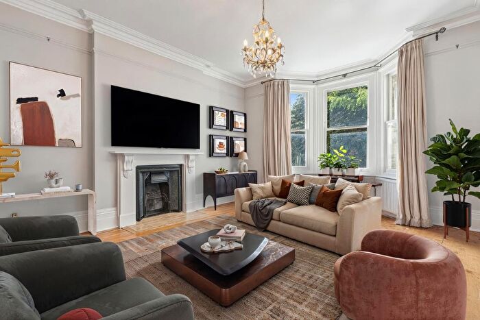 3 Bedroom Flat To Rent In Grosvenor Road, Central Chiswick, W4