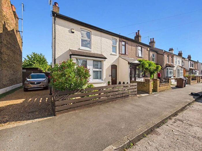 4 Bedroom Semi-detached House For Sale In Millbourne Road, Feltham, Middlesex, TW13