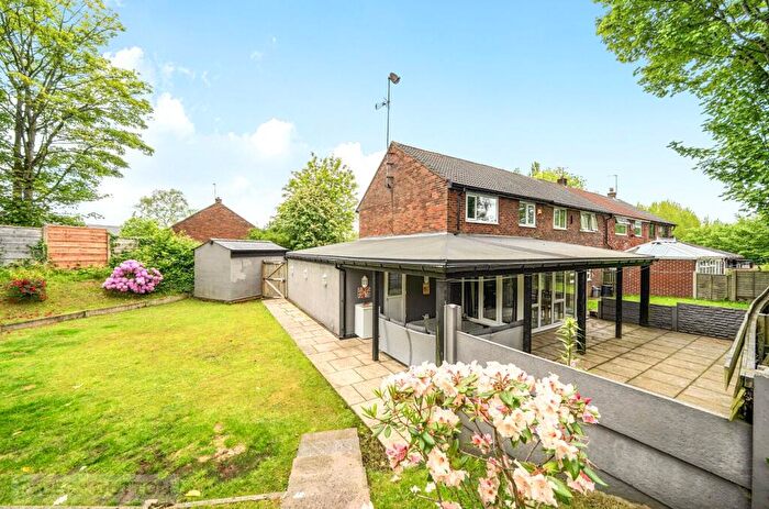 3 Bedroom End Of Terrace House For Sale In Romsey Avenue, Middleton, Manchester, M24