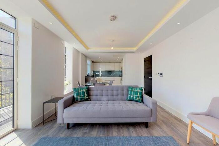 3 Bedroom Flat To Rent In Hampstead Reach, Chandos Way, London, NW11