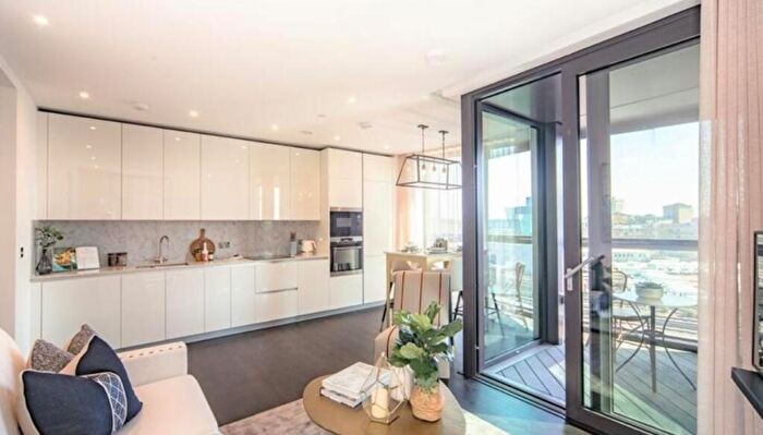 2 Bedroom Apartment To Rent In , Thornes House, Charles Clowes Walk, London, SW11