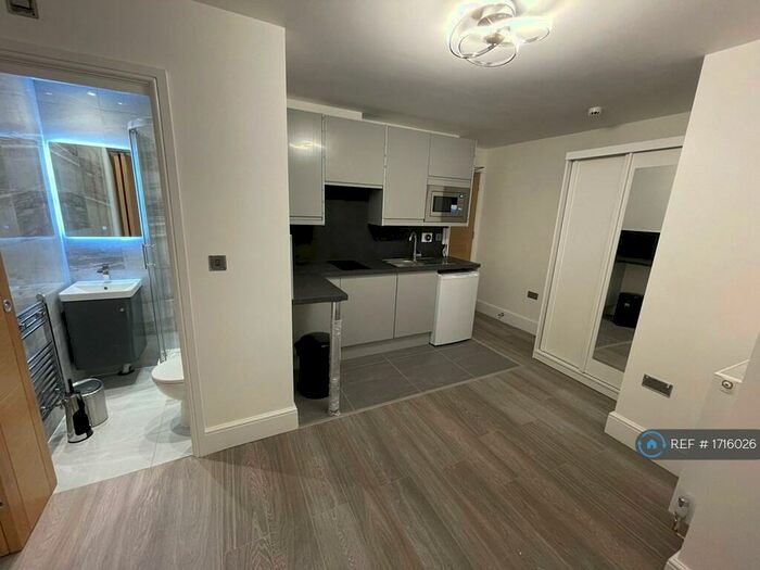 Studio To Rent In Davidson Road, Croydon, CR0