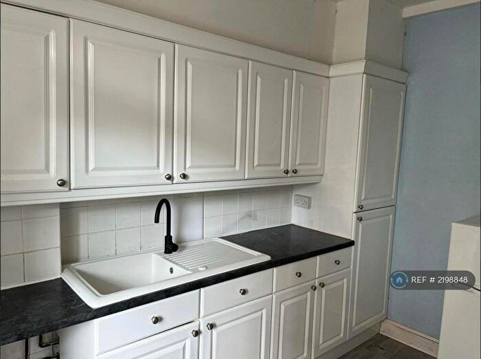 2 Bedroom Flat To Rent In Hurst Court, Sidcup, DA15