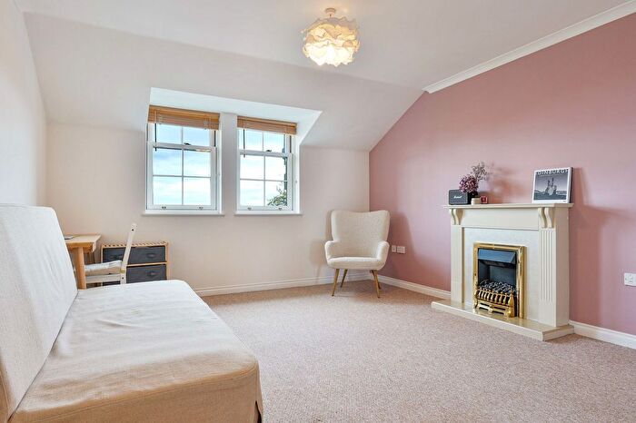 2 Bedroom Flat For Sale In Willowbrae Road, Edinburgh, EH8
