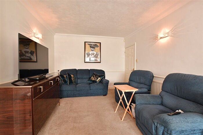 3 Bedroom Bungalow For Sale In Straight Road, Romford, Essex, RM3