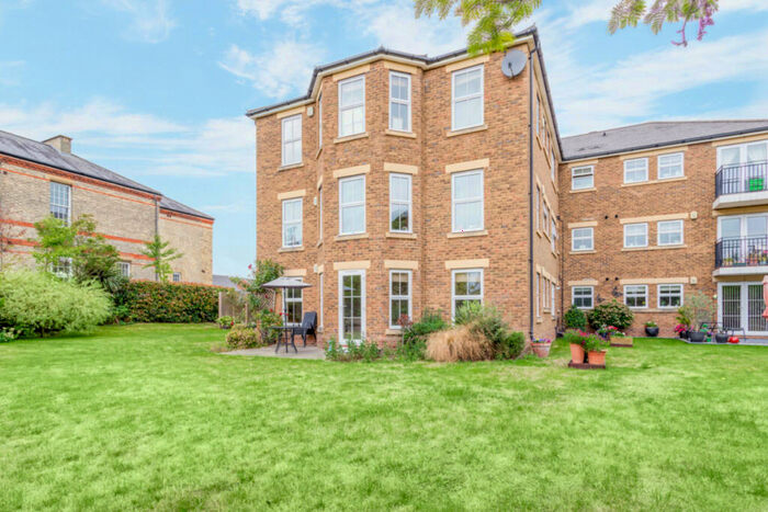 3 Bedroom Flat To Rent In Horton Crescent, Epsom, KT19