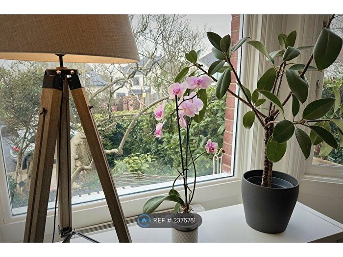 2 Bedroom Flat To Rent In Creighton Avenue, London, N10