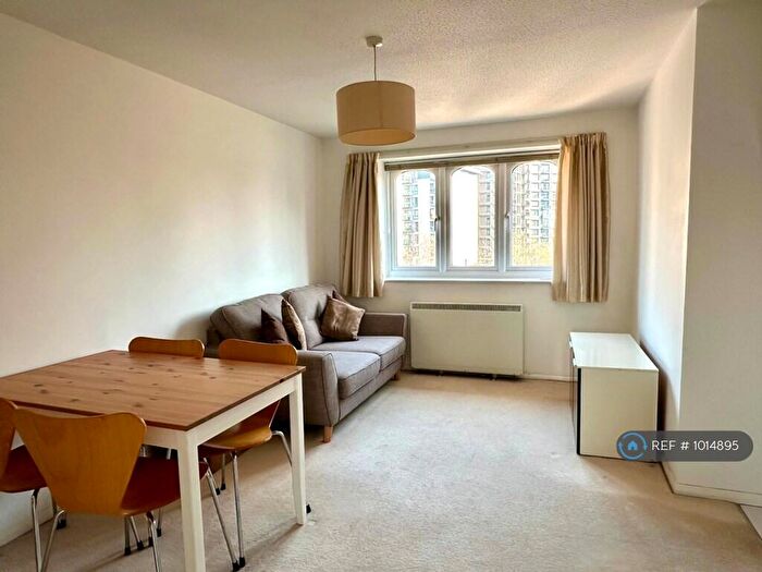 1 Bedroom Flat To Rent In Armoury Road, London, SE8