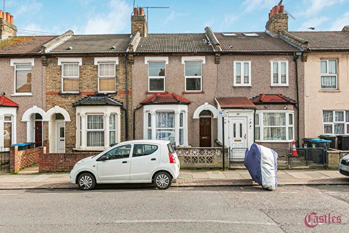3 Bedroom Terraced House To Rent In Haselbury Road, Edmonton, N18