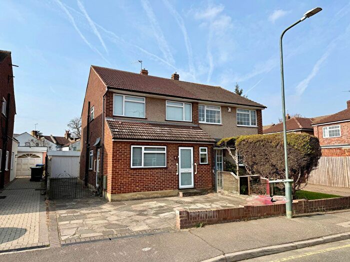 3 Bedroom Semi Detached House For Sale In Lesley Close, Bexley, DA5
