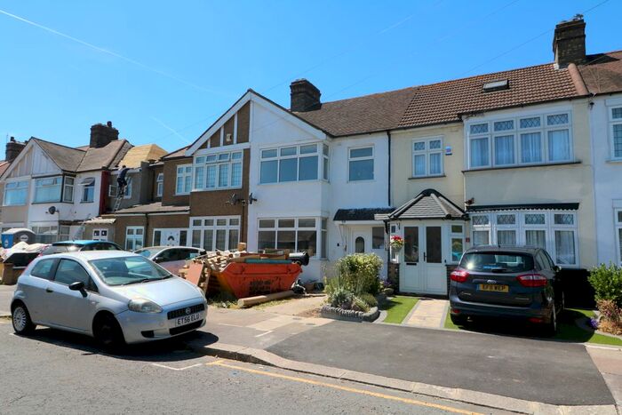 3 Bedroom Terraced House To Rent In Heybridge Drive, Ilford, IG6