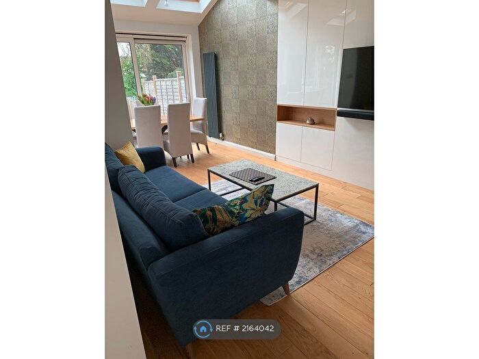 4 Bedroom Semi-Detached House To Rent In London, London, SE9