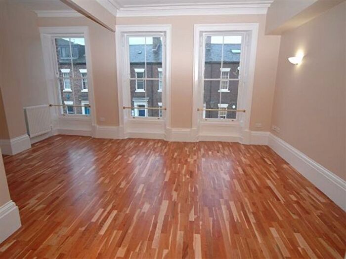 2 Bedroom Flat To Rent In Foyle Street, Tyne And Wear, Sunnside, Sunderland, SR1