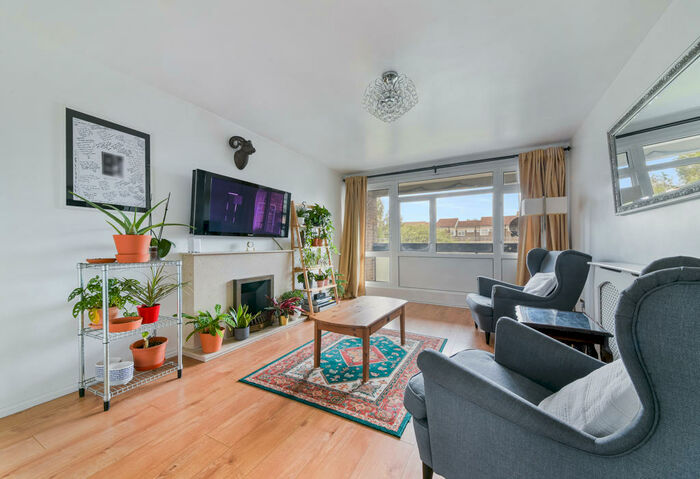 2 Bedroom Apartment To Rent In Gavestone Road, London, London, SE12