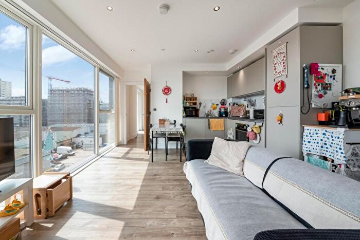 2 Bedroom Apartment For Sale In Wray Avenue, London, E16