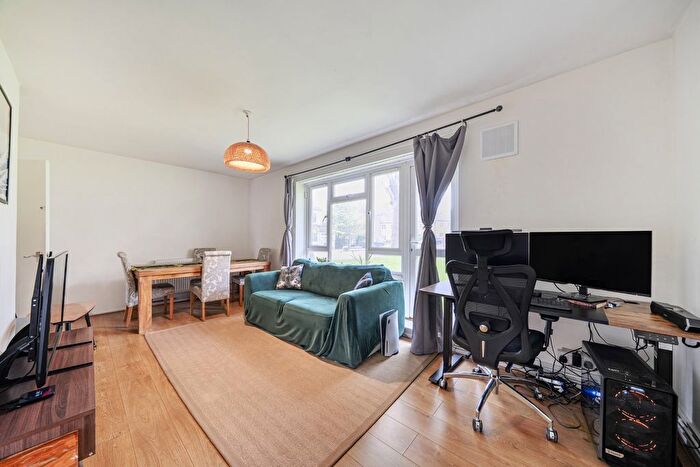 2 Bedroom Flat For Sale In Greatfield Close, London, SE4