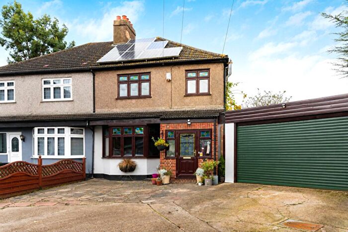3 Bedroom Semi Detached House For Sale In Ruskin Grove, Welling, Kent, DA16