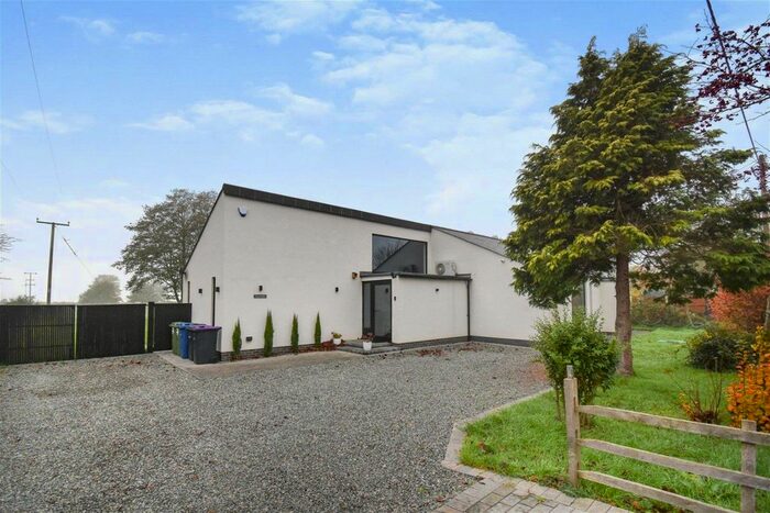 4 Bedroom Bungalow For Sale In Brigg Road, Moortown, Market Rasen, LN7