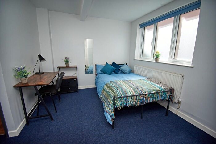 7 Bedroom Semi-detached House To Rent In Mansfield Road, Nottingham, NG1