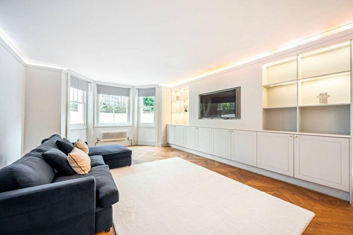 3 Bedroom Flat To Rent In Strathmore Gardens, Kensington, London, W8