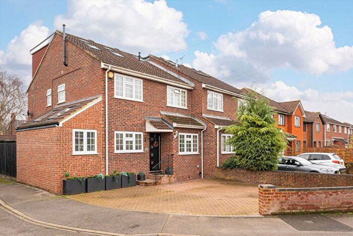 5 Bedroom Property For Sale In Gloucester Drive, Staines-Upon-Thames, TW18