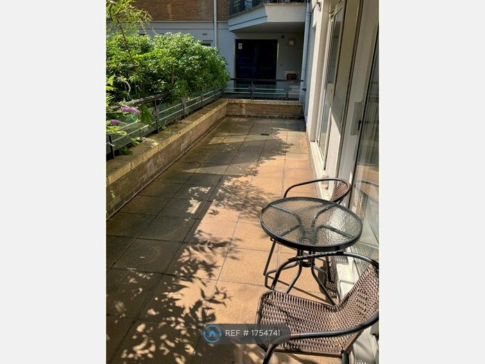 2 Bedroom Flat To Rent In Anchor House, London, SW18