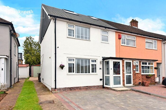 3 Bedroom End Terrace House For Sale In Huntingdon Gardens, Worcester Park, KT4