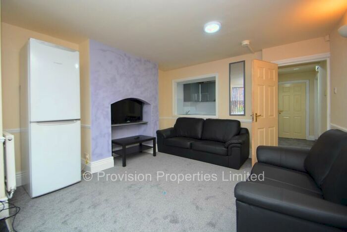 3 Bedroom Flat To Rent In Regent Park Terrace, Hyde Leeds, LS6