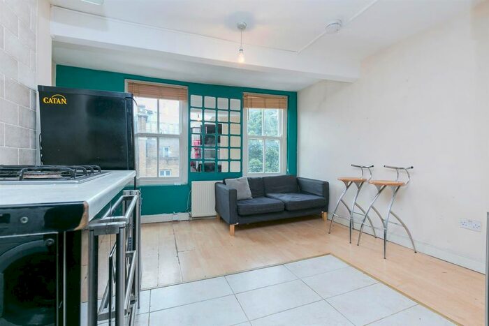 3 Bedroom Flat To Rent In Essex Road, Islington, N1