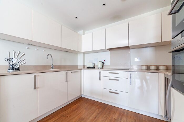 2 Bedroom Flat To Rent In Queensland Road, London, N7