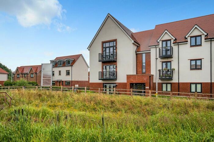 2 Bedroom Flat For Sale In Boswell House, Quiller Avenue, Arborfield Green, RG2
