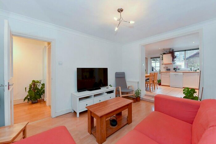 2 Bedroom Flat To Rent In Talgarth Road, Barons Court, W14