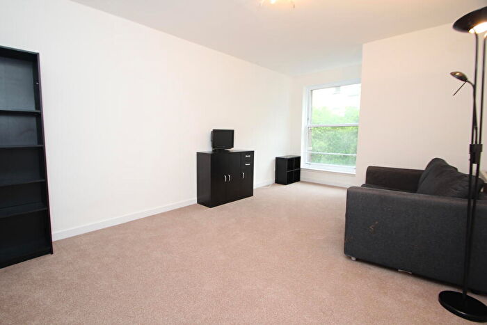 1 Bedroom Flat To Rent In Ingram Street, Merchant City, G1