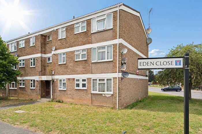 2 Bedroom Flat For Sale In Eden Close, Slough, SL3