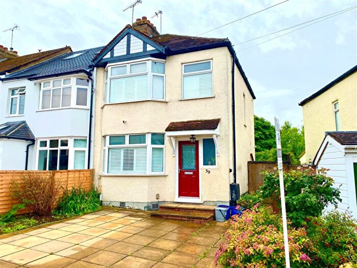 3 Bedroom End Of Terrace House For Sale In Laurel Avenue, Potters Bar, EN6